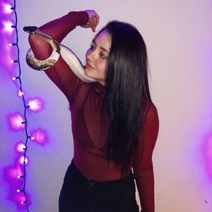 Meet your Posher, Dania